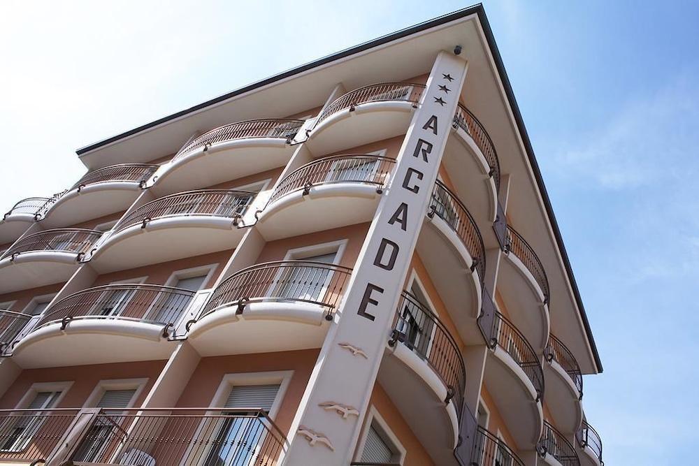 Hotel Arcade Ріміні Екстер'єр фото