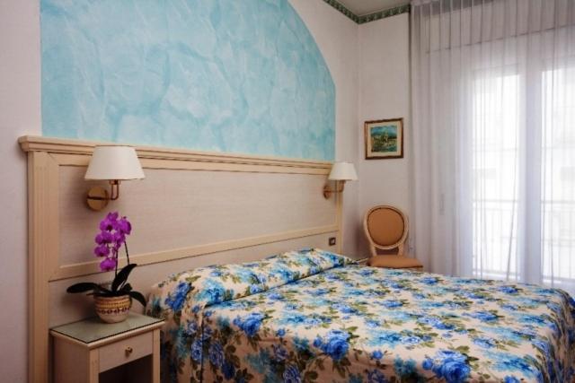 Hotel Arcade Ріміні Екстер'єр фото